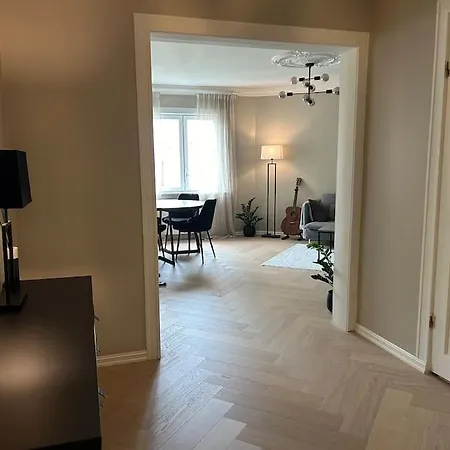Modern Top-floor Apartment, Leilighet